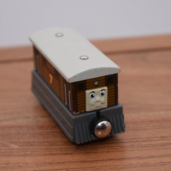 Toby # 7 2003- Thomas & Friends Wooden Railway Series Tank Engine Magnetic Toy - Picture 6 of 7